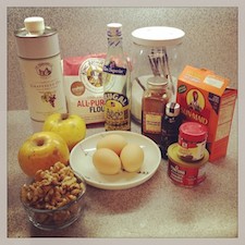 bolo de ma, rum e nozes