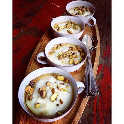 Mouhalabieh flan de gua de flor de laranjeira e pistache